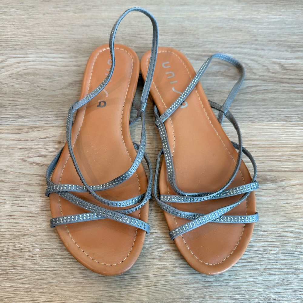unisa size 8.5 silver studded flats